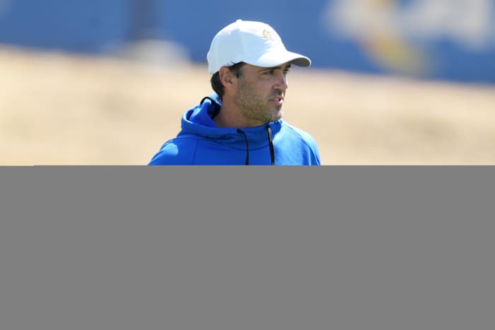 Los Angeles Rams offensive coordinator Zac Robinson during minicamp